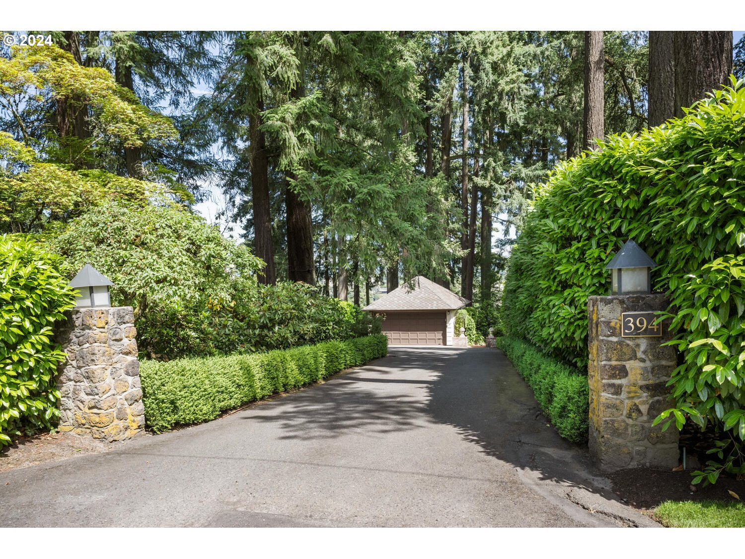 394 Southwest Edgecliff Road Portland, OR 97219 - Photo 2 of 48 Property Entrance