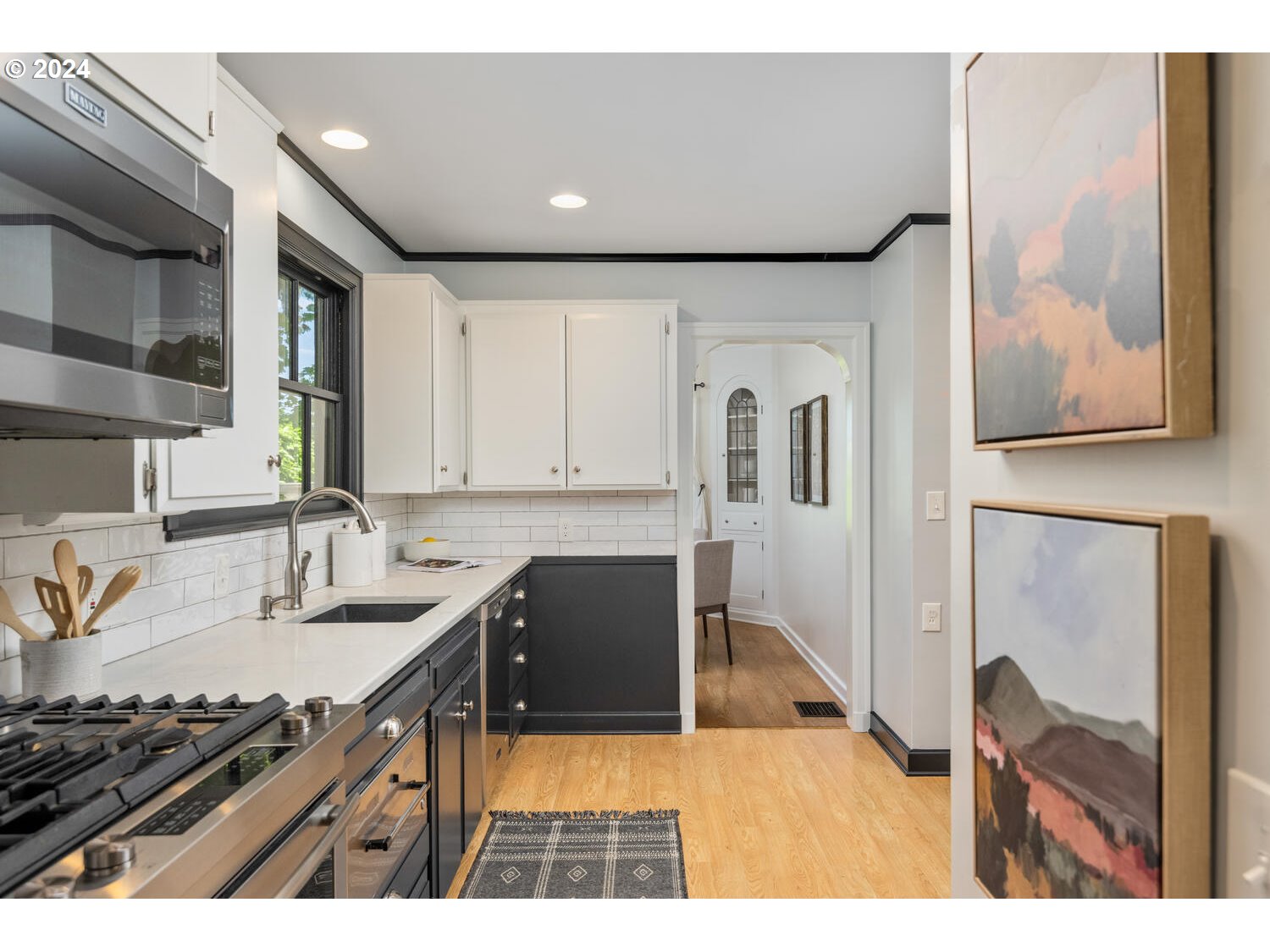 394 Southwest Edgecliff Road Portland, OR 97219 - Photo 23 of 48 Kitchen/Nook
