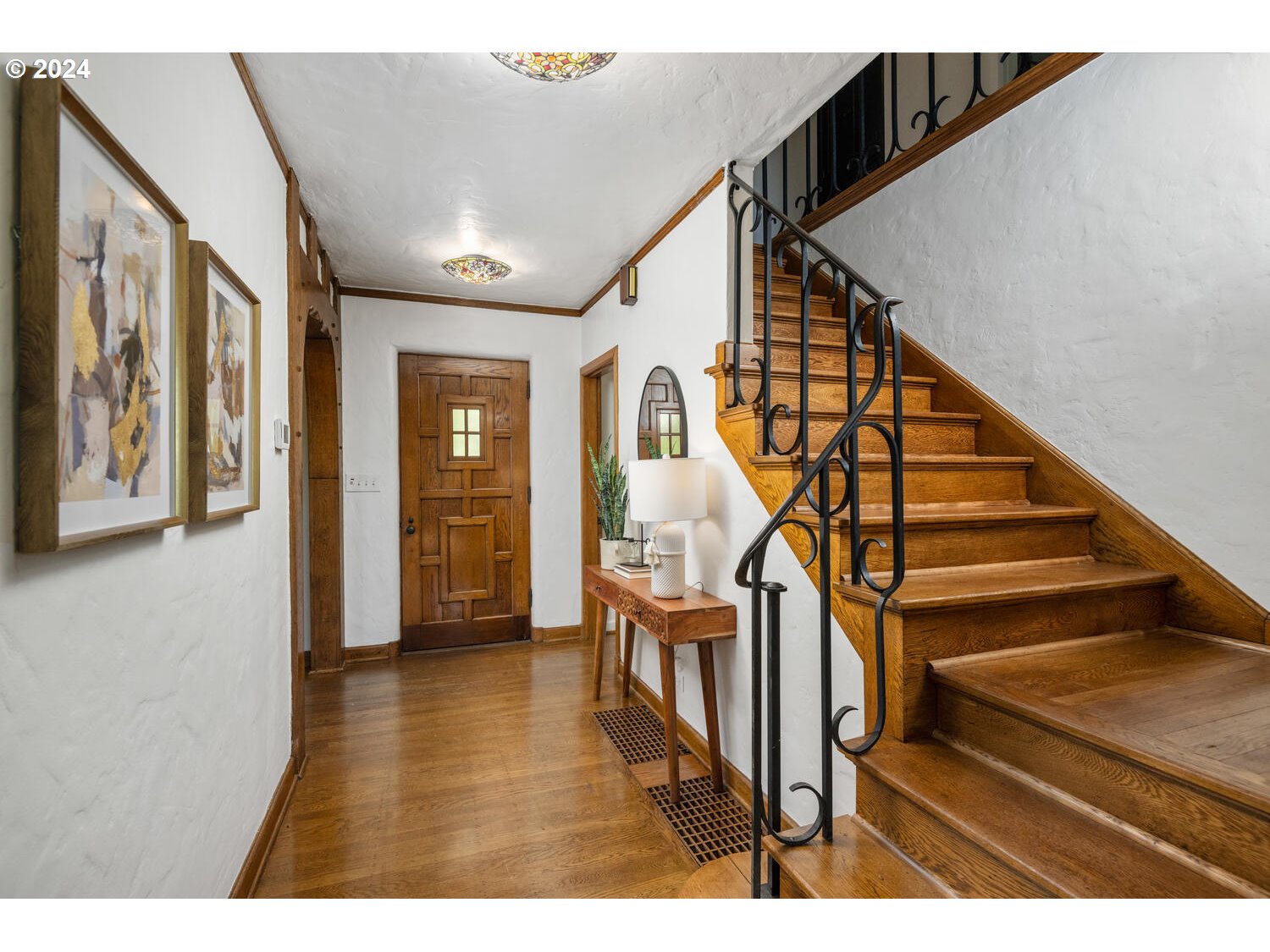 394 Southwest Edgecliff Road Portland, OR 97219 - Photo 33 of 48 Staircase