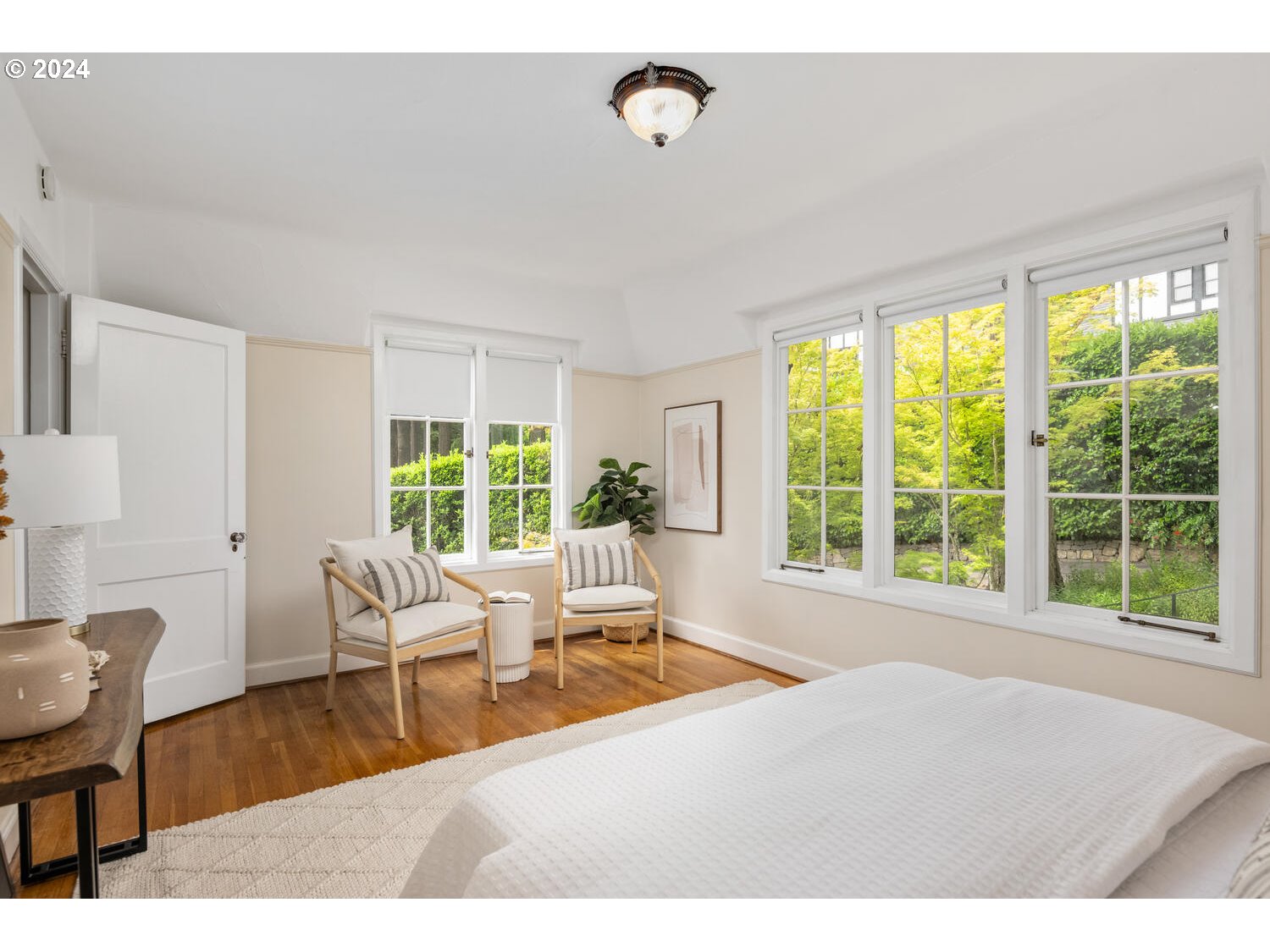 394 Southwest Edgecliff Road Portland, OR 97219 - Photo 41 of 48 Bedroom