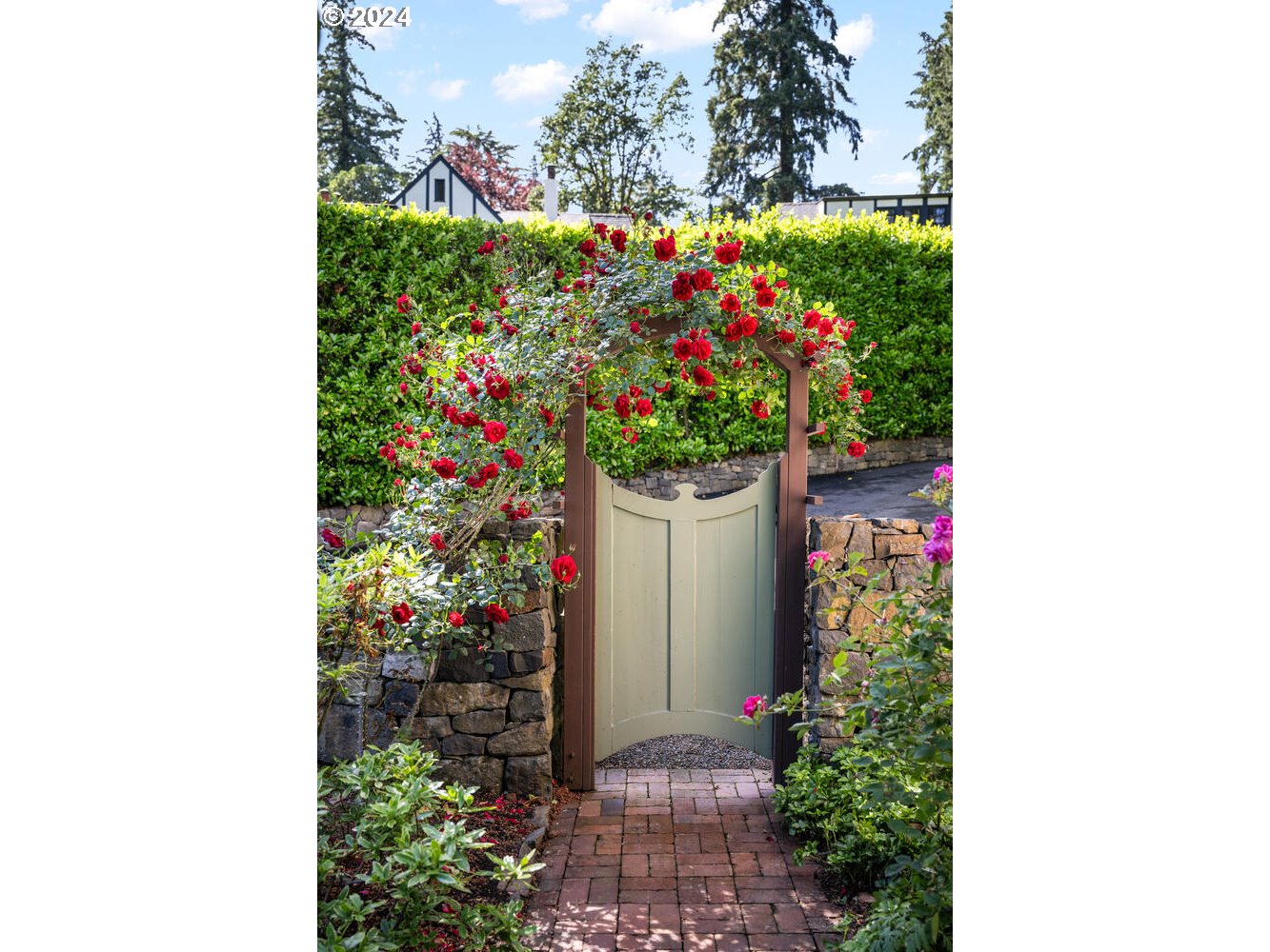 394 Southwest Edgecliff Road Portland, OR 97219 - Photo 42 of 48 Garden