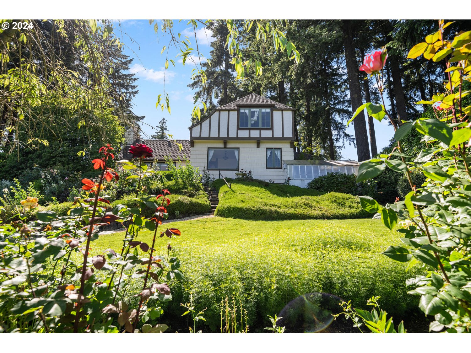 394 Southwest Edgecliff Road Portland, OR 97219 - Photo 43 of 48 Exterior