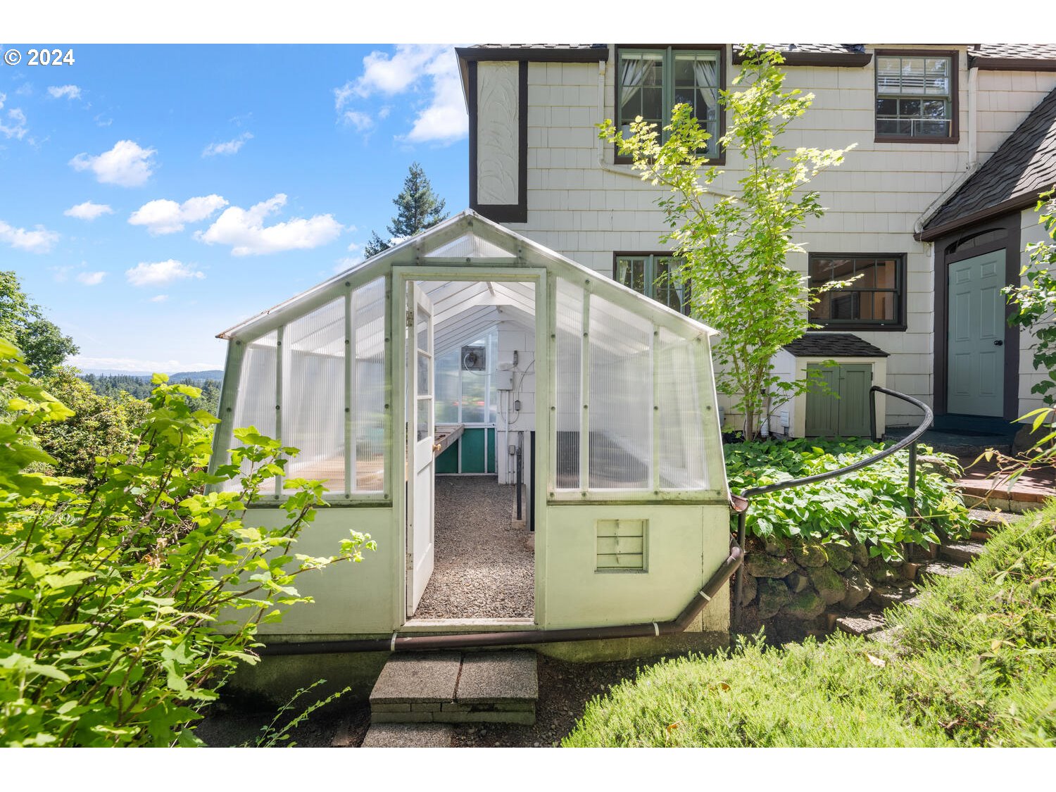 394 Southwest Edgecliff Road Portland, OR 97219 - Photo 45 of 48 Gallery Image 45