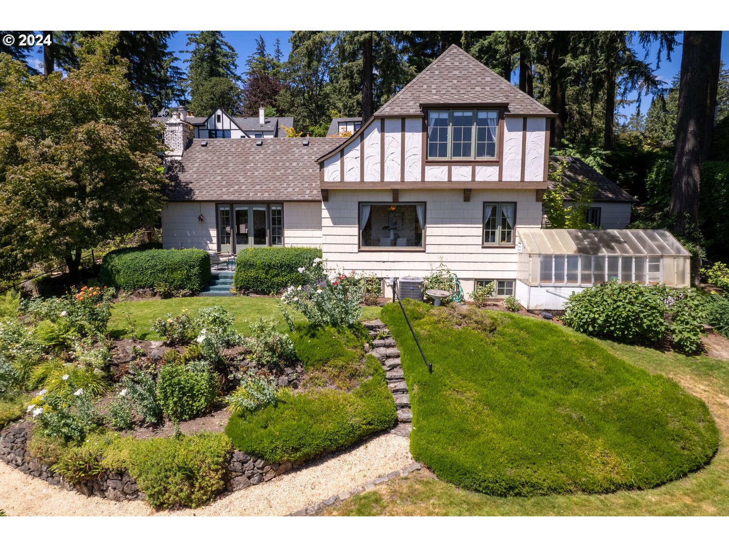 394 Southwest Edgecliff Road Portland, OR 97219 - Photo 47 of 48 Gallery Image 47