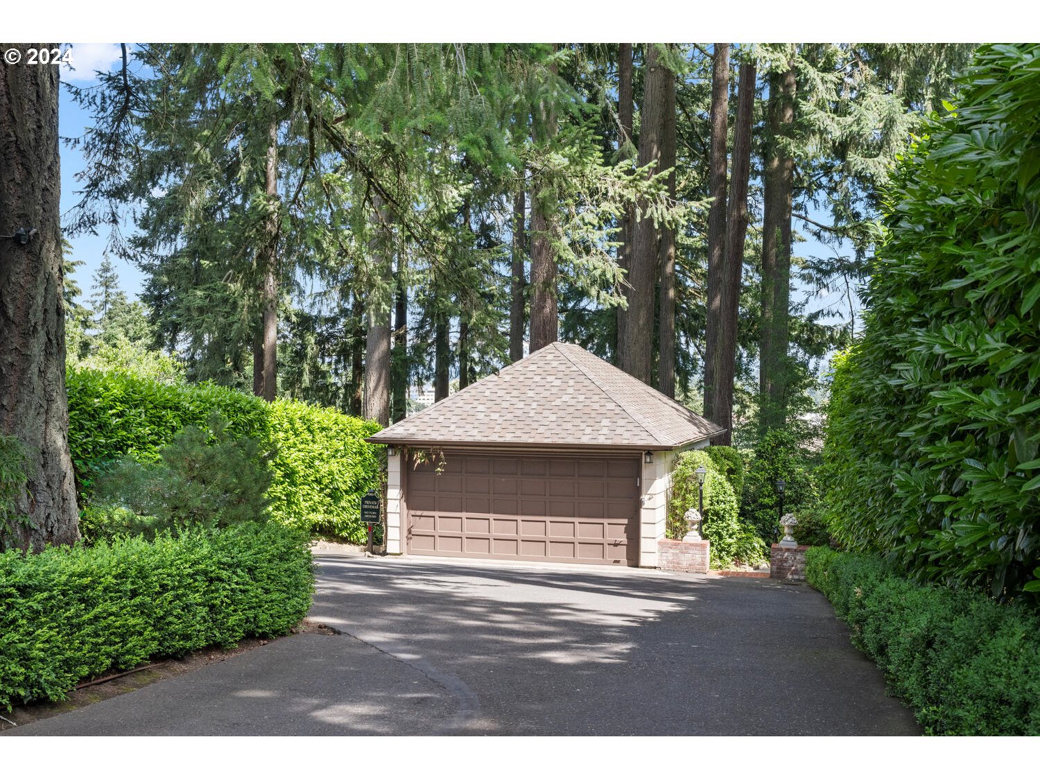 394 Southwest Edgecliff Road Portland, OR 97219 - Photo 48 of 48 Garage