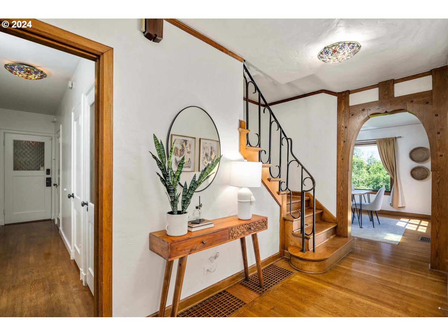 394 Southwest Edgecliff Road Portland, OR 97219 - Photo 9 of 48 Entrance/Foyer