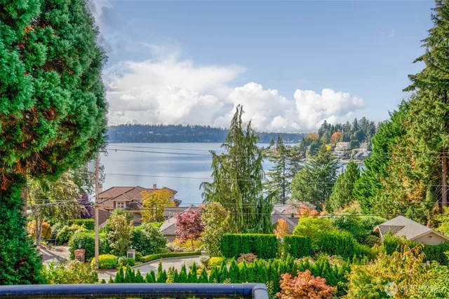 $8,500,000 | 9426 Lake Washington Boulevard Northeast, Bellevue, WA 98004