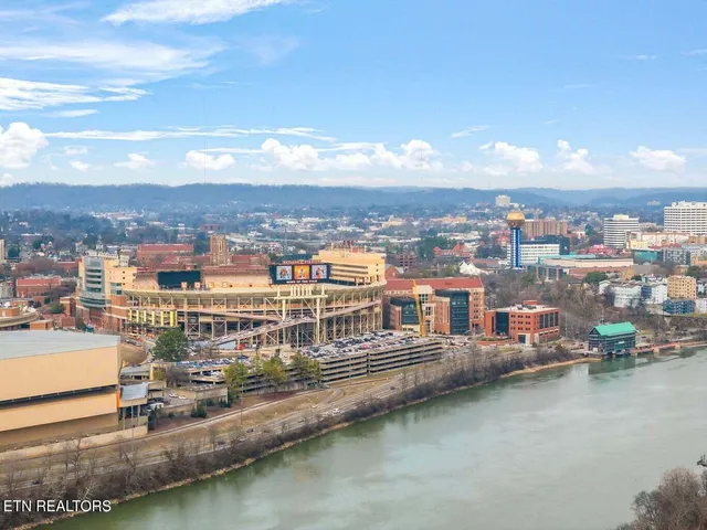 $2,800 | 3001 River Towne Way, Unit 202, Knoxville, TN 37920