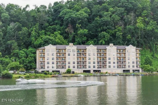 $2,800 | 3001 River Towne Way, Unit 202, Knoxville, TN 37920