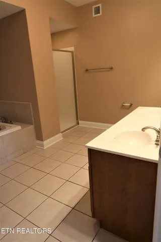 $2,800 | 3001 River Towne Way, Unit 202, Knoxville, TN 37920