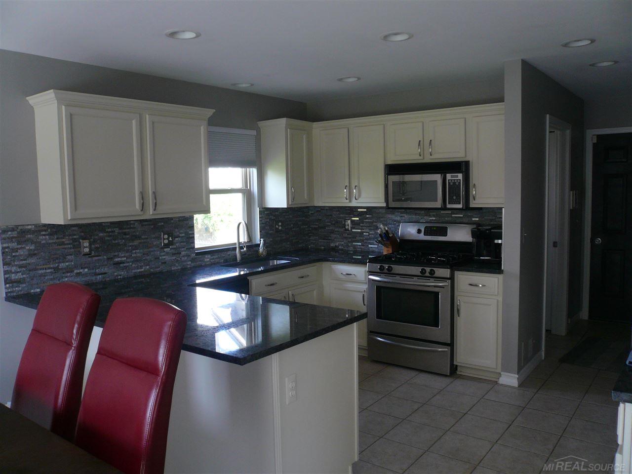 28376 Lange Road New Baltimore, MI 48047 - Photo 13 of 31 31293479-12.JPG