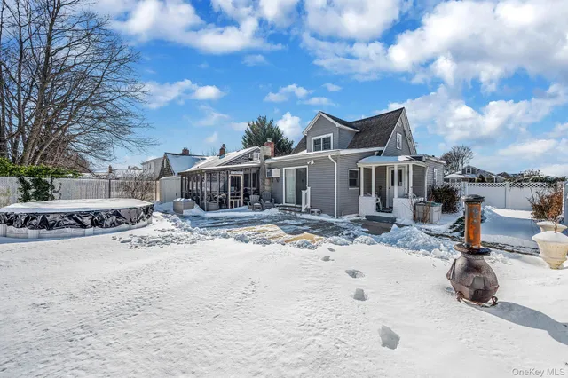 a view of a large white house