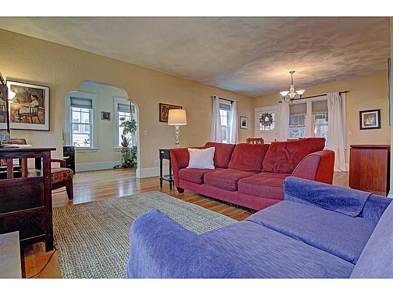 122 Colonial Road Providence, RI 02906 - Photo 5 of 25 Living Room.