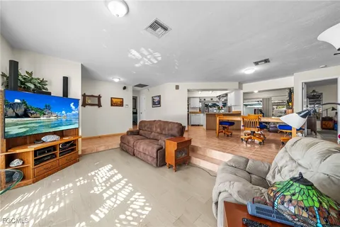 $715,000 | 813 105th Avenue North, Naples, FL 34108