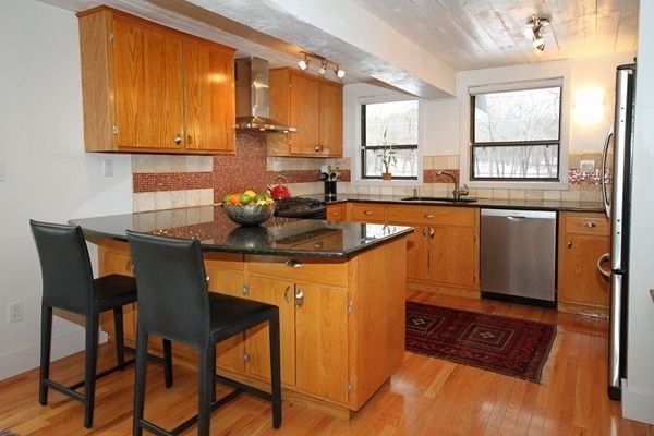 81 Croton Street Wellesley, MA 02481 - Photo 3 of 30