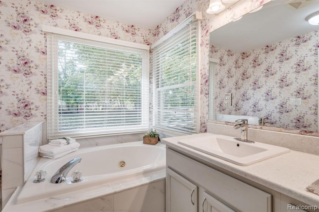 2626 Hickory Lawn Road Rochester Hills, MI 48307 - Photo 25 of 44