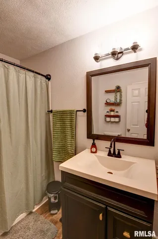 $279,900 | 1424 West Sunset Drive, Taylorville, IL 62568