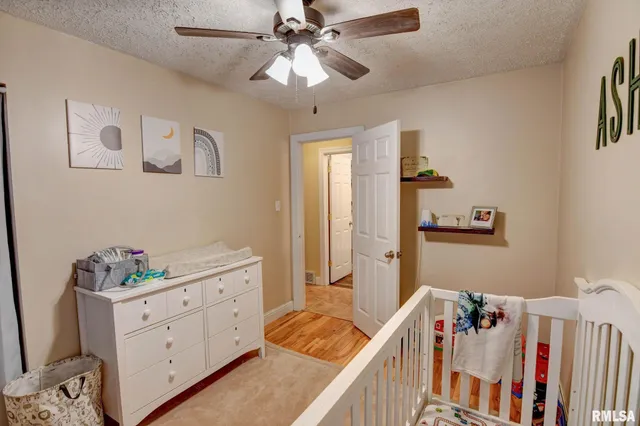 $279,900 | 1424 West Sunset Drive, Taylorville, IL 62568