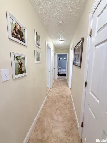 $279,900 | 1424 West Sunset Drive, Taylorville, IL 62568