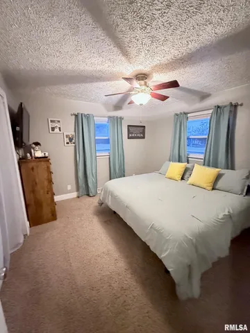 $279,900 | 1424 West Sunset Drive, Taylorville, IL 62568