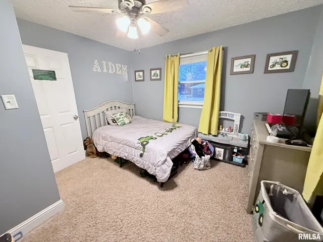 $279,900 | 1424 West Sunset Drive, Taylorville, IL 62568