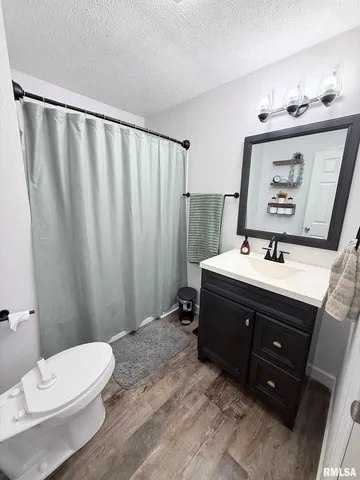 $279,900 | 1424 West Sunset Drive, Taylorville, IL 62568