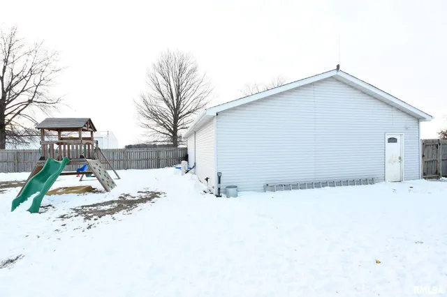 $279,900 | 1424 West Sunset Drive, Taylorville, IL 62568