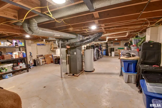 $279,900 | 1424 West Sunset Drive, Taylorville, IL 62568