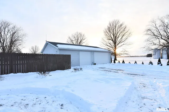 $279,900 | 1424 West Sunset Drive, Taylorville, IL 62568