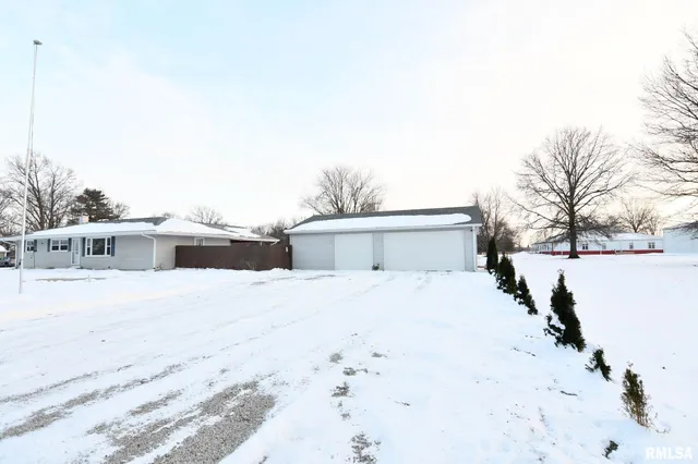 $279,900 | 1424 West Sunset Drive, Taylorville, IL 62568