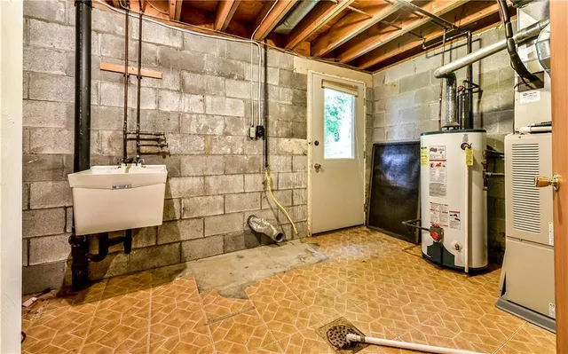 a view of a storage & utility room