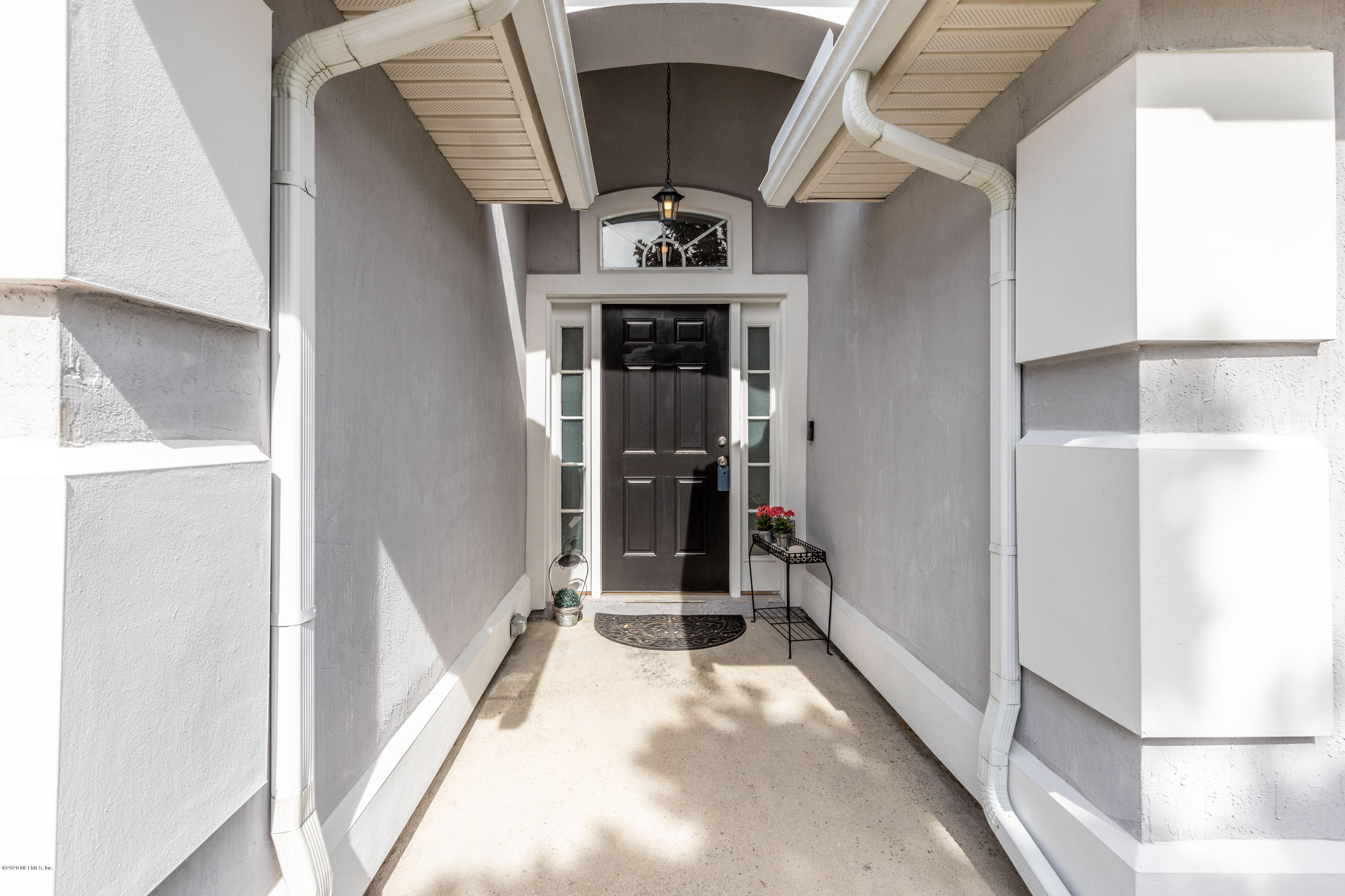 816 Crystal Spring Way St. Augustine, FL 32092 - Photo 3 of 44 a view of a hallway to a livingroom