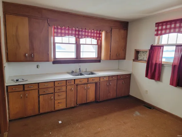 $163,000 | 8720 East 50 North, Portland, IN 47371
