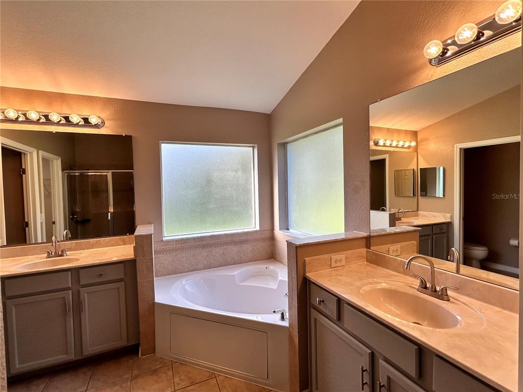 1230 Legatto Loop Dundee, FL 33838 - Photo 16 of 38 Primary Bath