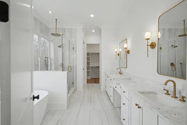 a view of empty room with window