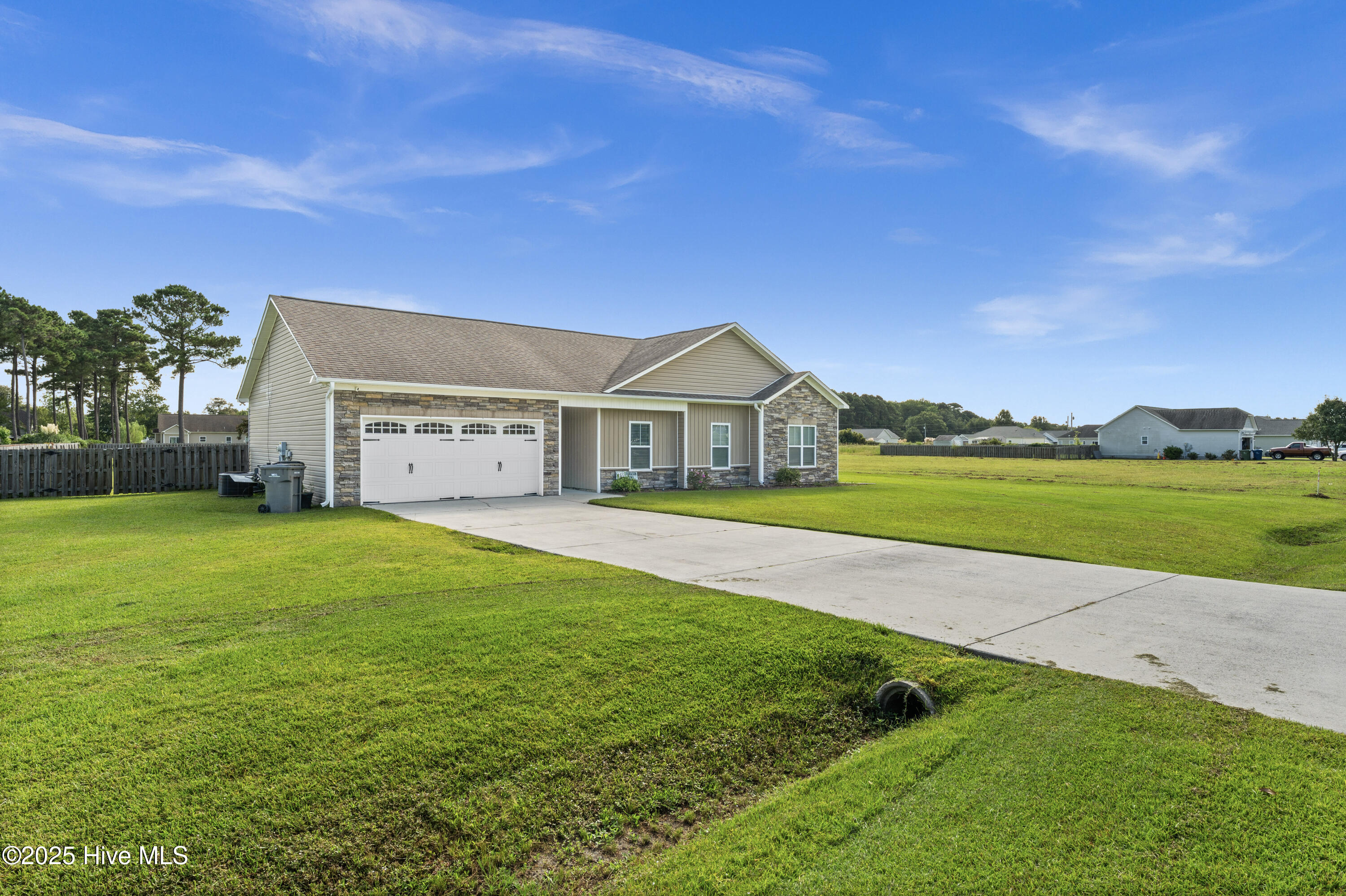 265 Hardison Road Holly Ridge, NC 28445 - Photo 2 of 51 4-DSC09812