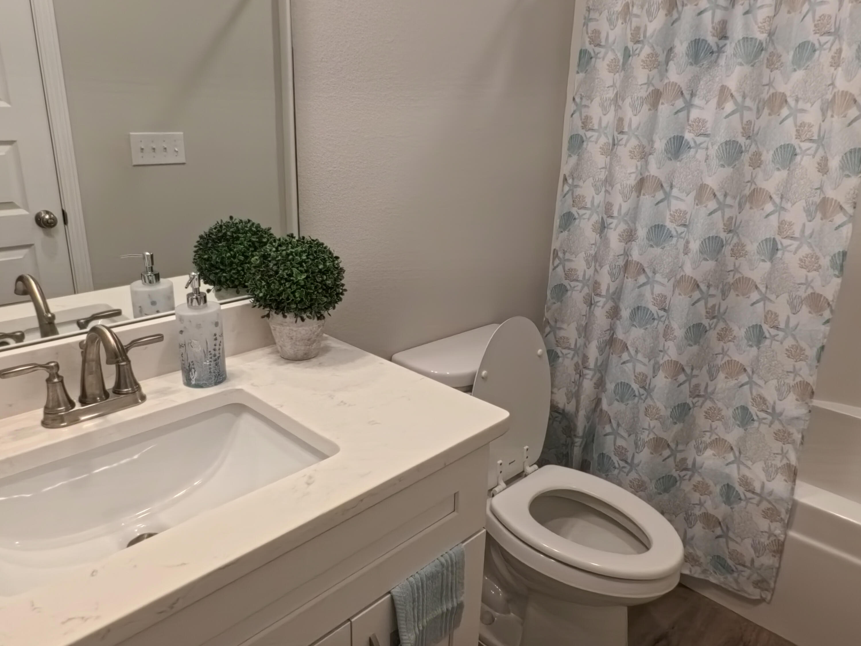 3158 Chestnut Street Crestview, FL 32539 - Photo 11 of 16 Guest Bath Staged