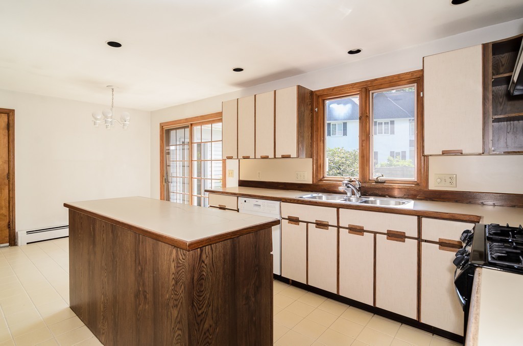 2 Lowell Road Wellesley, MA 02481 - Photo 9 of 20