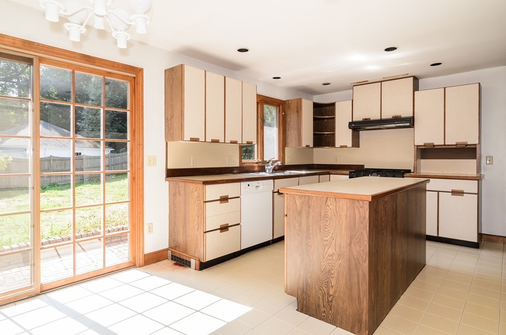 2 Lowell Road Wellesley, MA 02481 - Photo 10 of 20
