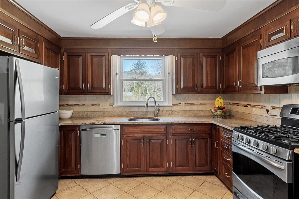 6 Philips Road Stoneham, MA 02180 - Photo 5 of 31
