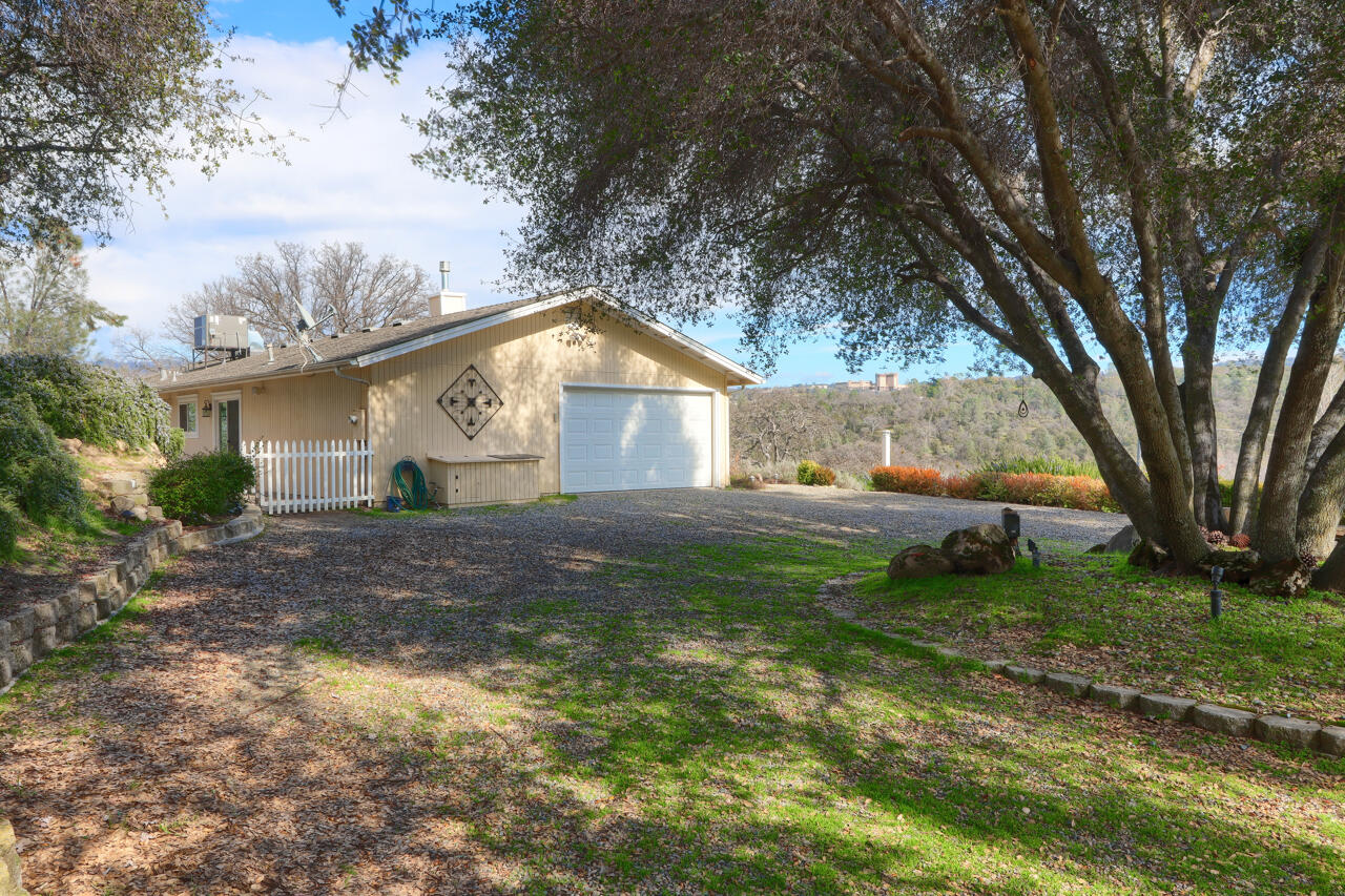 44755 Savage Road Coarsegold, CA 93614 - Photo 48 of 68 45-driveway-view