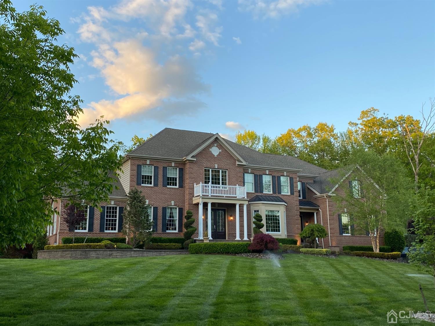 12 Horseshoe Court Monroe Township, NJ 08831 - Photo 3 of 81 a front view of a house with a garden