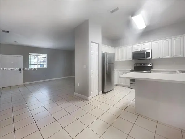 $2,000 | 2730 Northeast 4th Street, Unit 205, Homestead, FL 33033