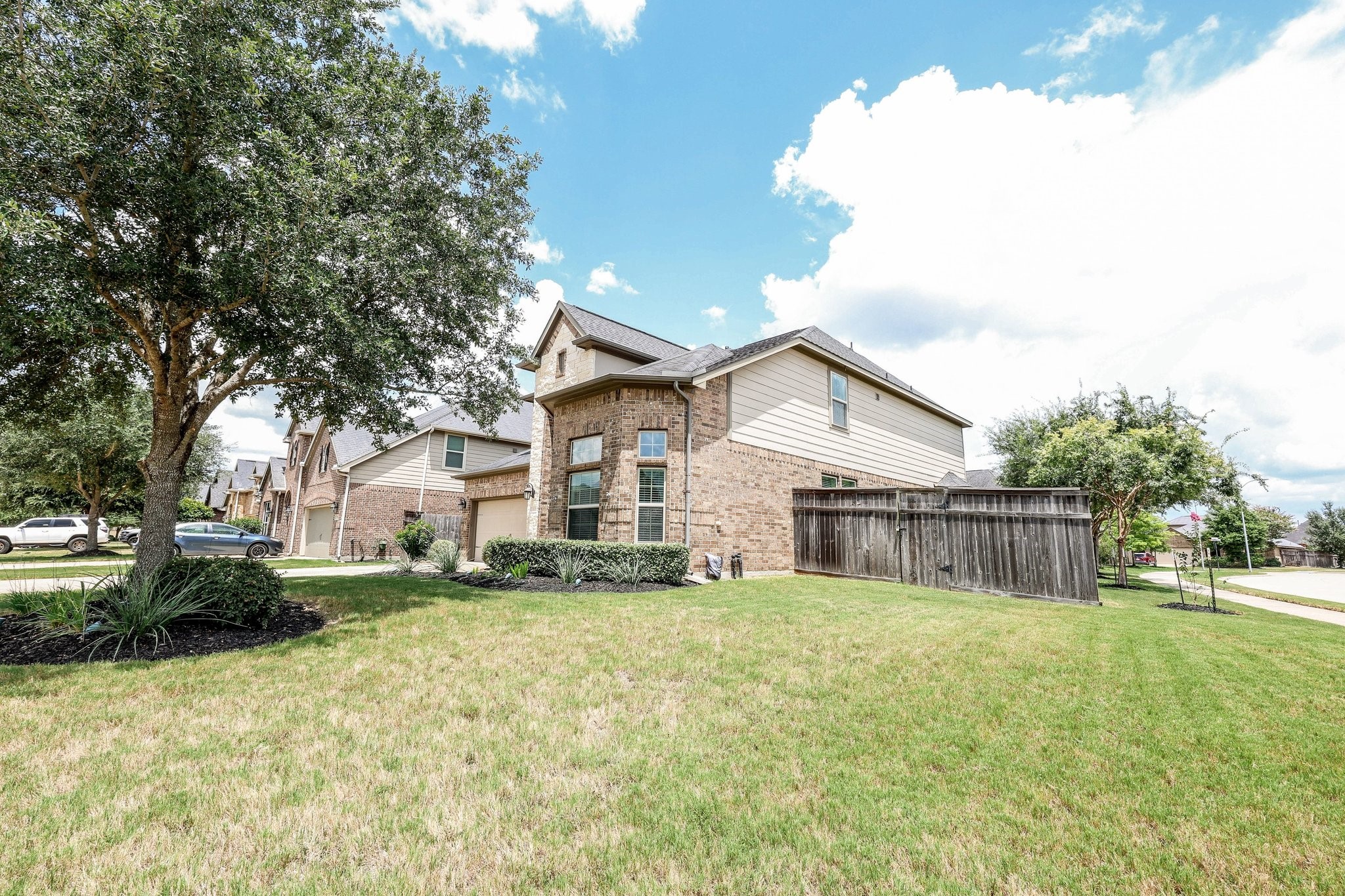 3535 Satton Ranch Lane Fulshear, TX 77441 - Photo 6 of 49 Well-manicured front yard.