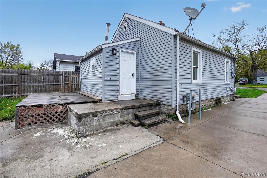 4910 Hughes Road Lansing, MI 48910 - Photo 25 of 27