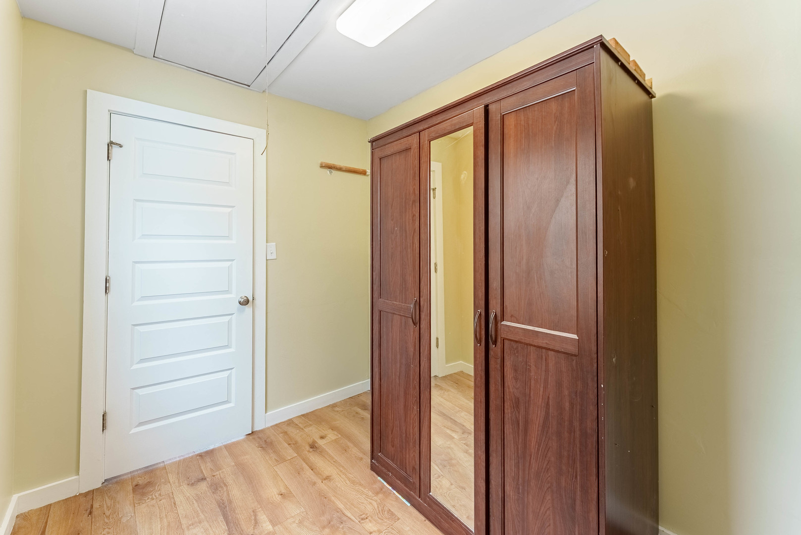 1359 Madison Court St. Charles, IL 60174 - Photo 13 of 23 an empty room with closet