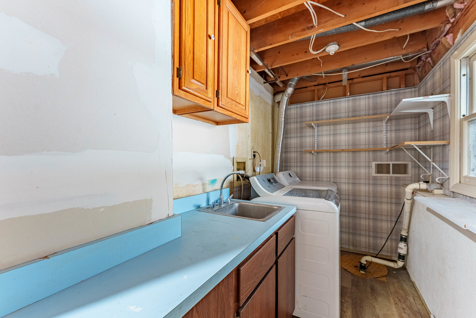 1359 Madison Court St. Charles, IL 60174 - Photo 20 of 23 a bathroom with a sink a toilet and shower
