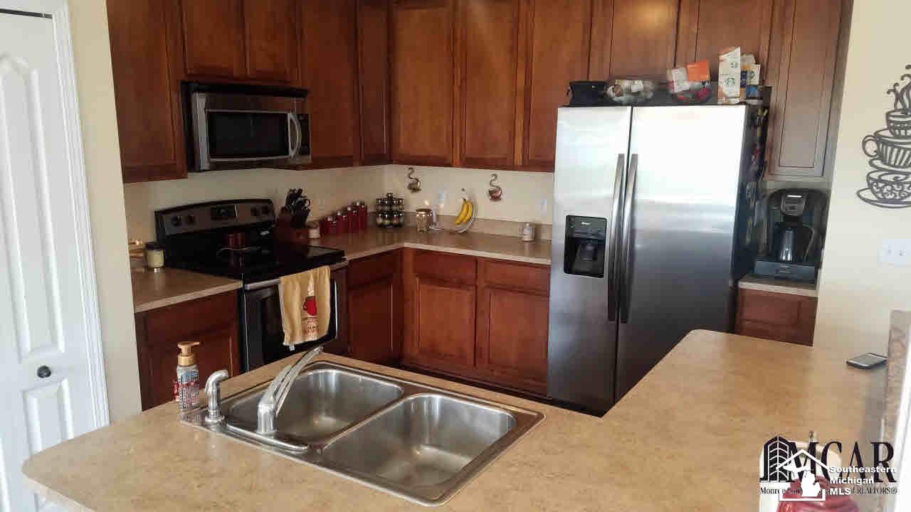 9263 Maple Ridge Drive Newport, MI 48166 - Photo 4 of 26 21300836-3.JPG