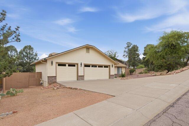 722 Boulder Ridge Road Payson, AZ 85541 - Photo 3 of 29 front view of a house with a yard