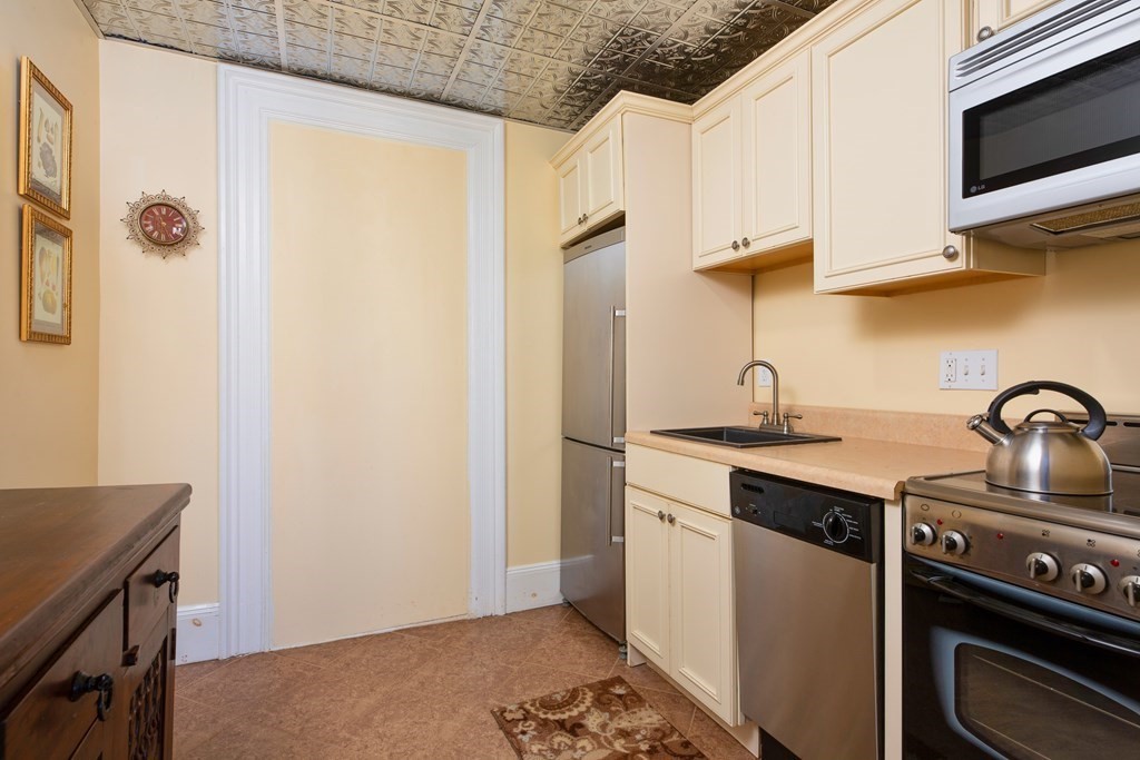 11 Hereford Street Boston, MA 02115 - Photo 11 of 16